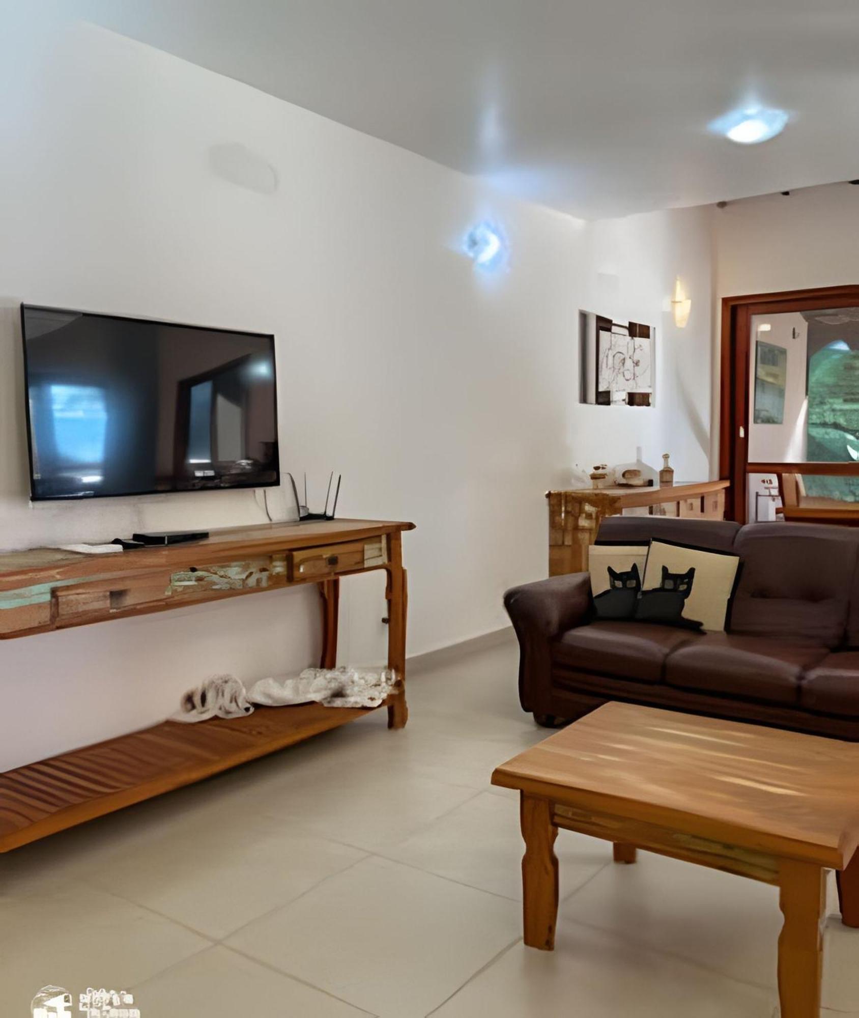 Linda Casa Com Varanda Gourmet Em Condominio イリャベラ エクステリア 写真